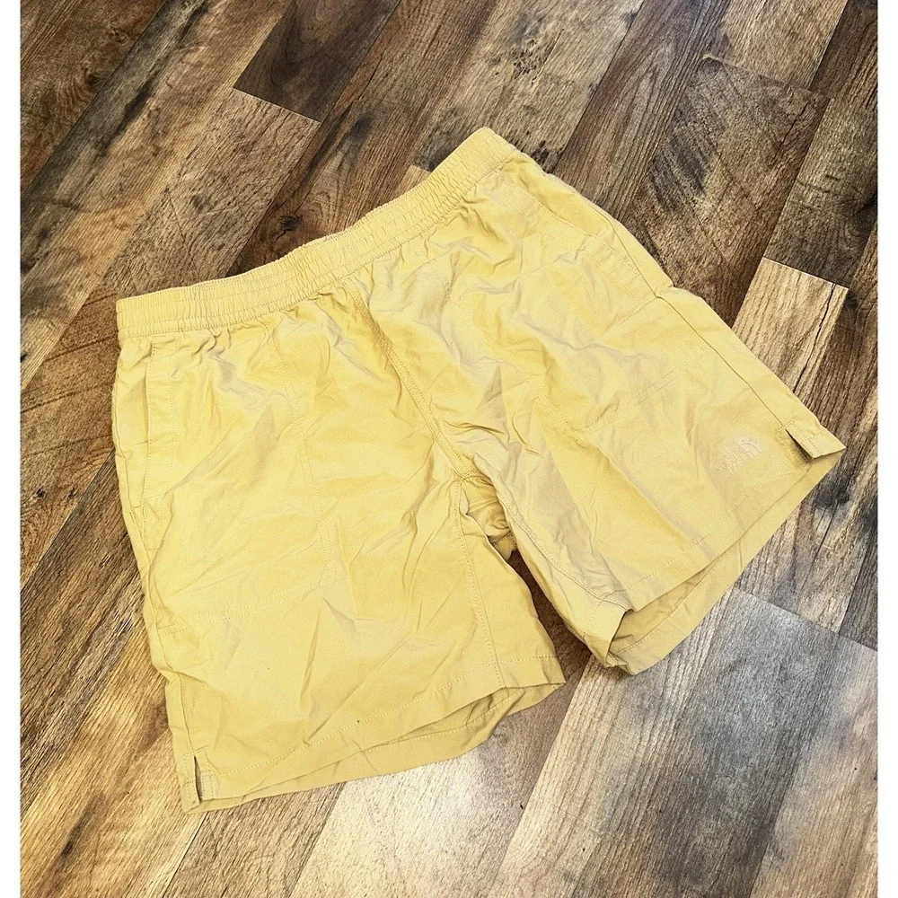 The North Face pull-on running athletic shorts Medium Inseam 7